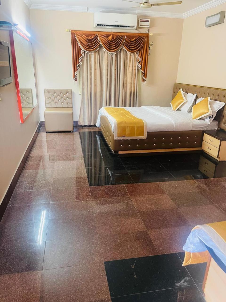 שירדי Sai Samrat Hotel מראה חיצוני תמונה